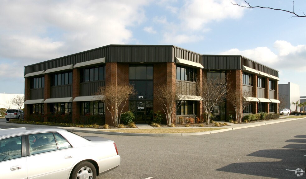 572 Central Dr, Virginia Beach, VA à vendre - Photo de l’immeuble – Image 2 sur 9