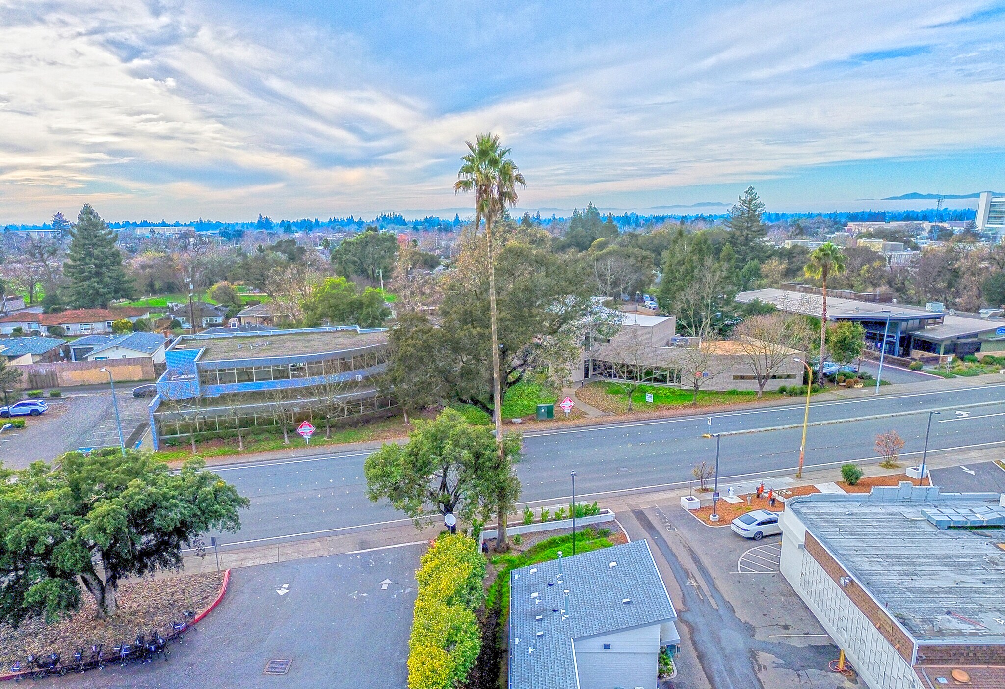 2351 Mendocino Ave, Santa Rosa, CA à louer Aérien– Image 1 sur 6