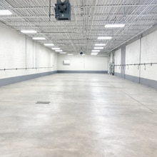 2420 E Oakton St, Mount Prospect, IL à louer Photo intérieure– Image 1 sur 1