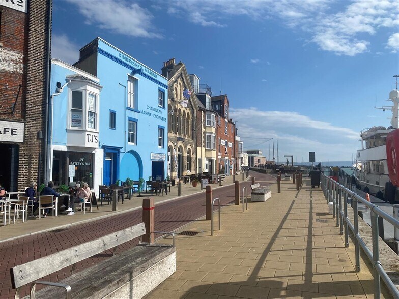 11 Custom House Quay, Weymouth à louer - Photo de l’immeuble – Image 2 sur 3