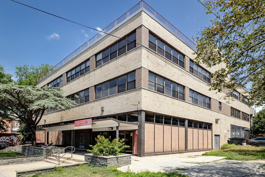 64-19 Kissena Blvd, Flushing, NY à vendre - Photo de l’immeuble – Image 3 sur 3