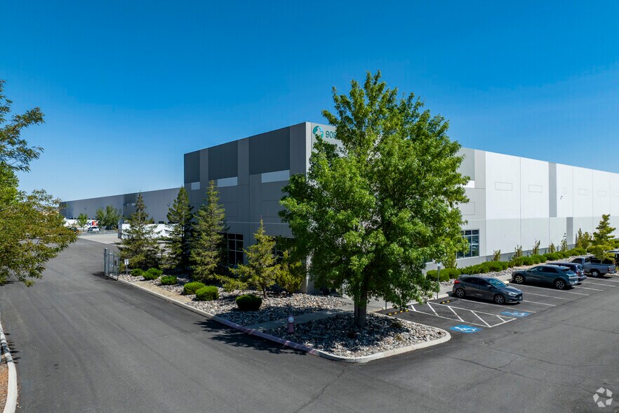 9085 Moya Blvd, Reno, NV à louer - Photo principale – Image 1 sur 5
