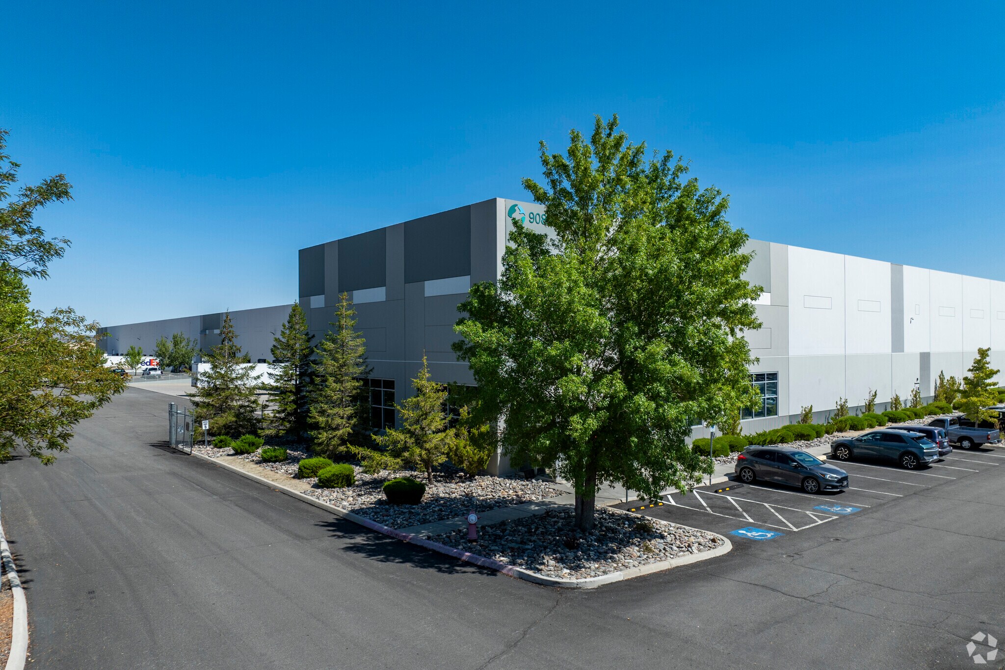 9085 Moya Blvd, Reno, NV à louer Photo principale– Image 1 sur 6
