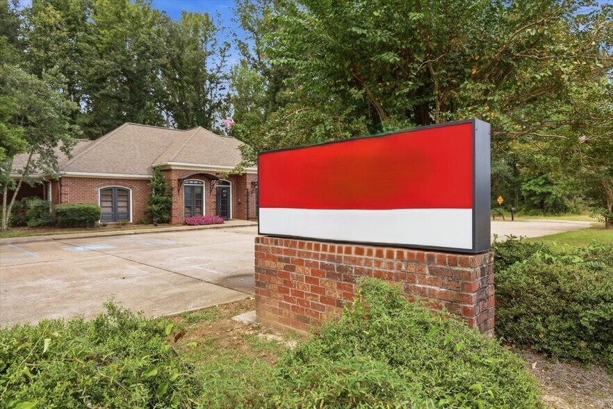 200 Forest View Dr, Raymond, MS à louer - Photo de l’immeuble – Image 2 sur 27