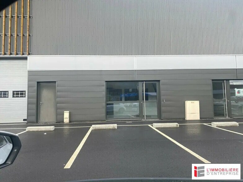 Local d'activités dans Pacé à vendre - Photo de l’immeuble – Image 3 sur 3