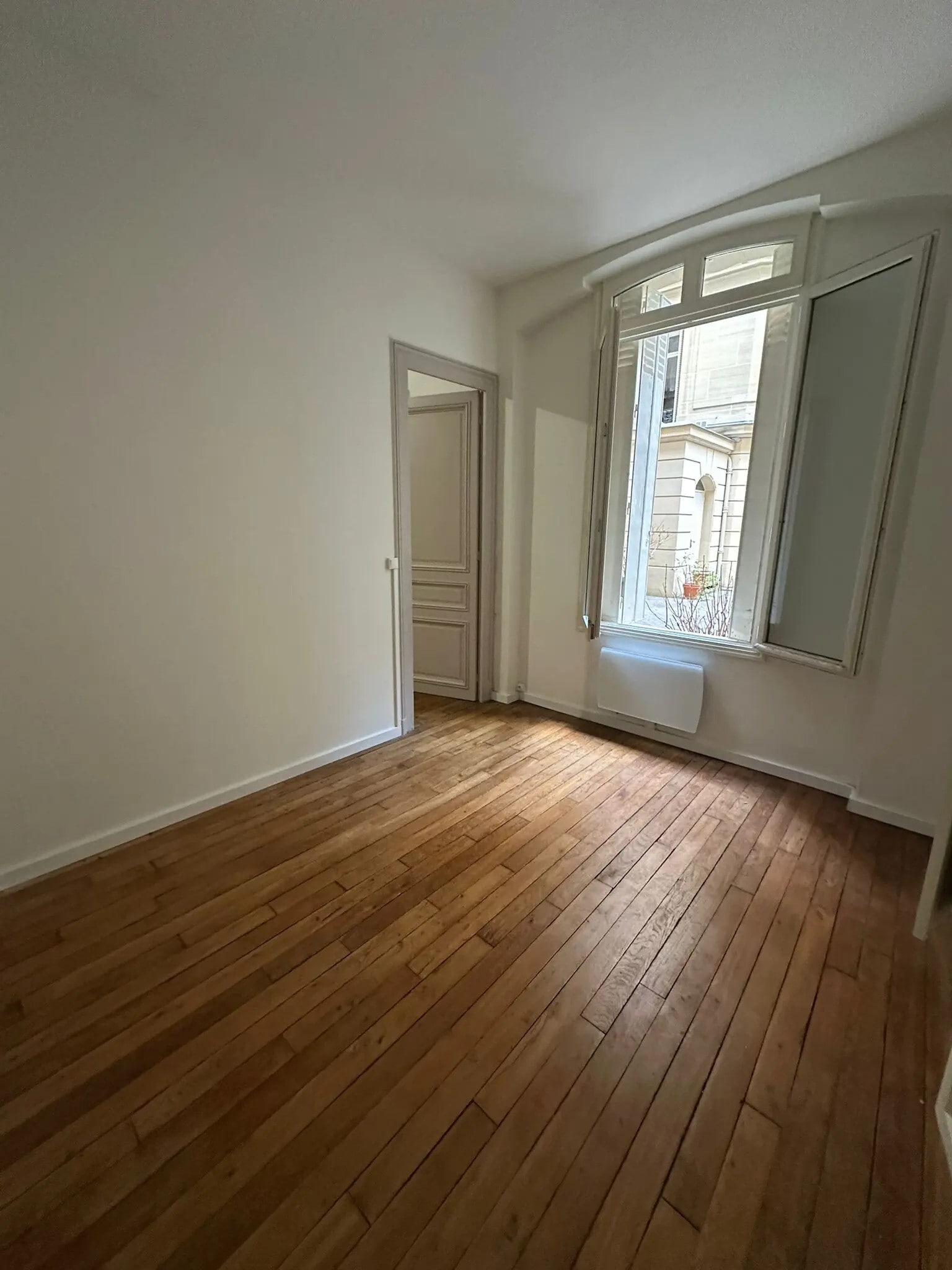 Bureau dans Paris à louer Photo de l’immeuble– Image 1 sur 9