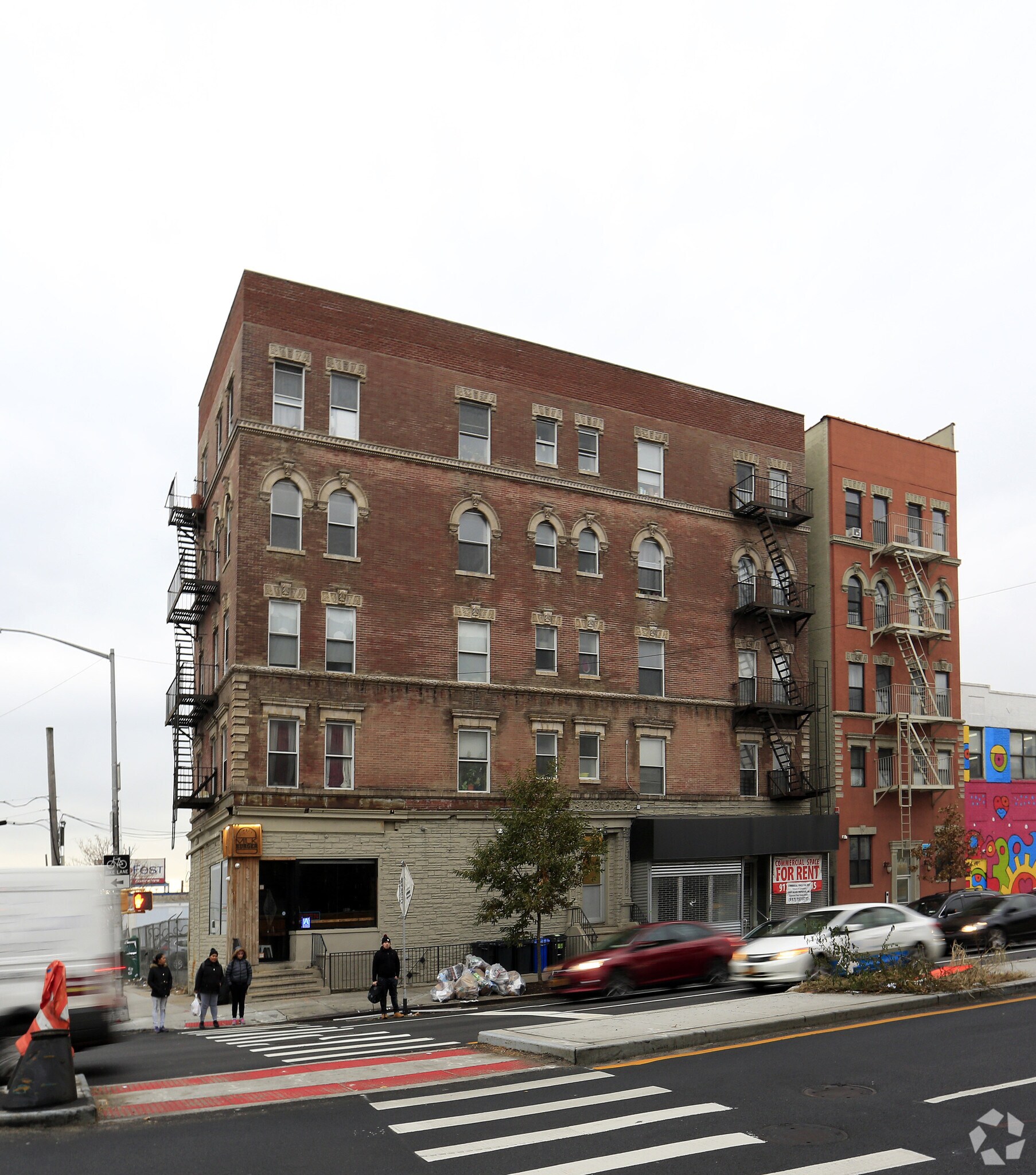 148 Bruckner Blvd, Bronx, NY à louer Photo de l’immeuble– Image 1 sur 8