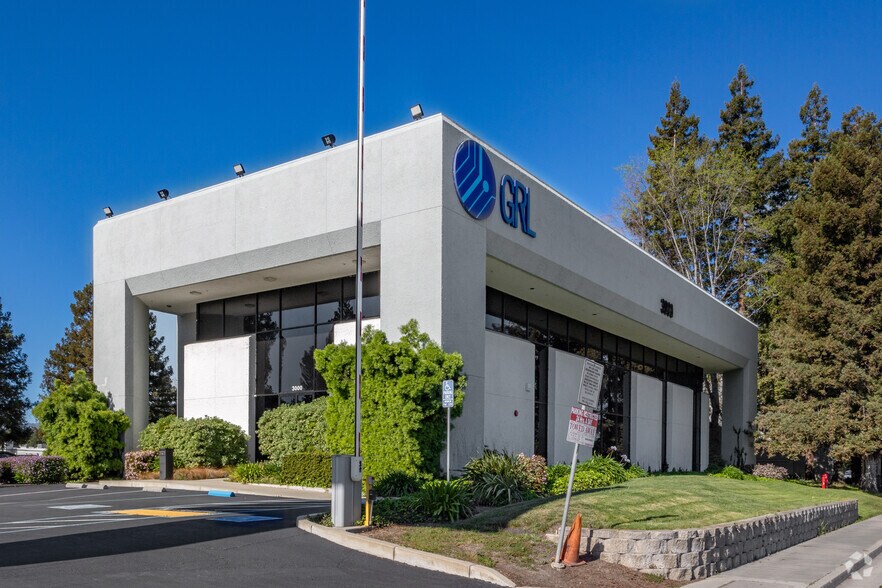 3000 Lakeside Dr, Santa Clara, CA à louer - Photo de l’immeuble – Image 3 sur 26