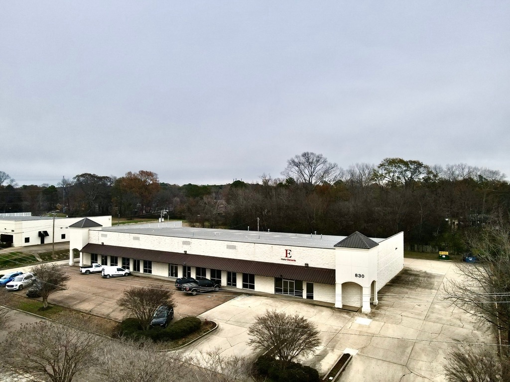 830 Wilson Dr, Ridgeland, MS à louer Photo de l’immeuble– Image 1 sur 1