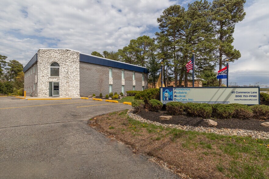 411 Commerce Ln, West Berlin, NJ à vendre - Photo de l’immeuble – Image 2 sur 69