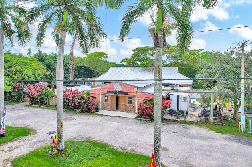 17480 SW 232nd St, Miami FL - Immobilier d'entreprise