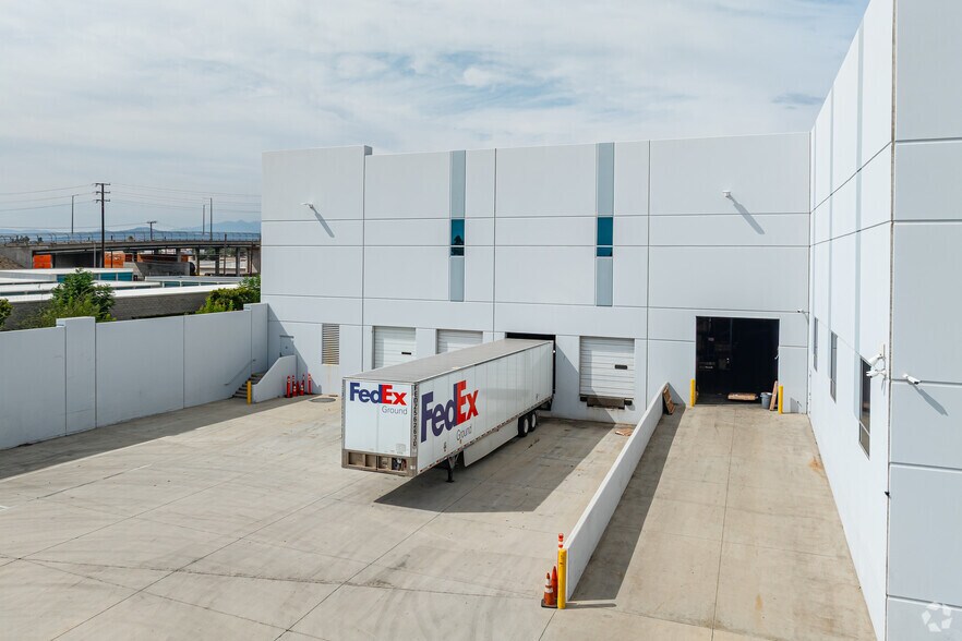 508 S Palmetto Ave, Ontario, CA à louer - Photo de l’immeuble – Image 2 sur 4