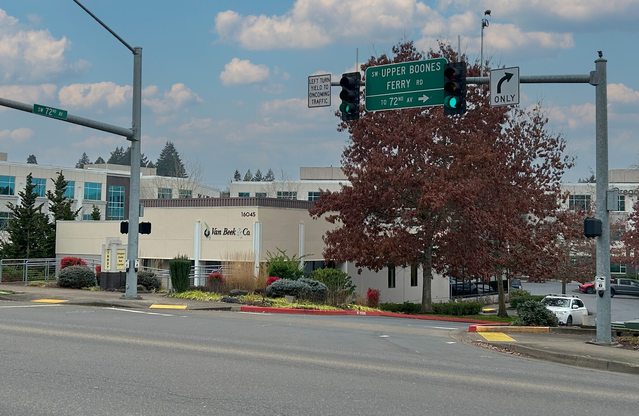 16045 SW Upper Boones Ferry Rd, Tigard, OR à vendre Photo de l’immeuble– Image 1 sur 6
