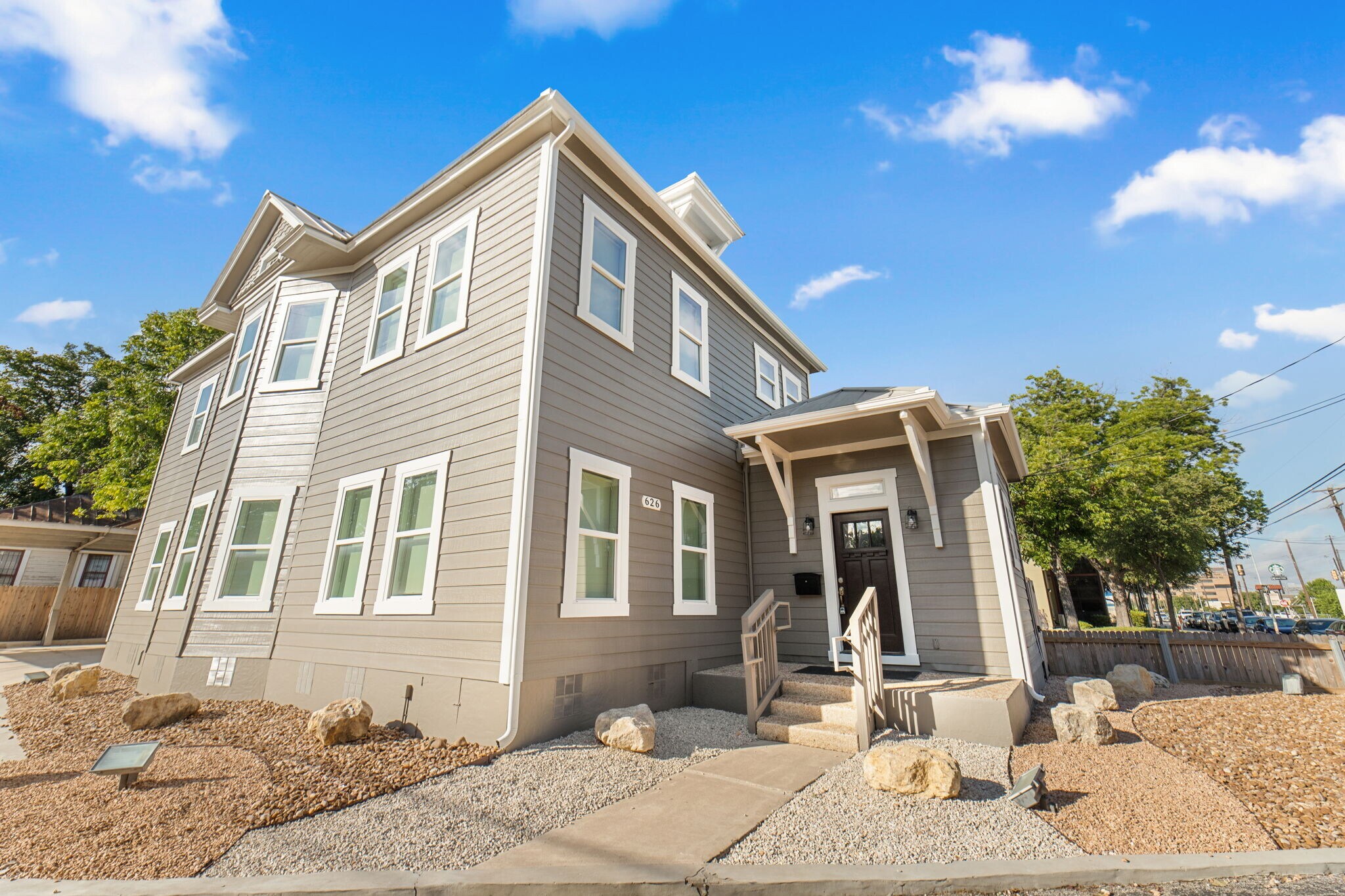 626 E Quincy St, San Antonio, TX à louer Photo de l’immeuble– Image 1 sur 15