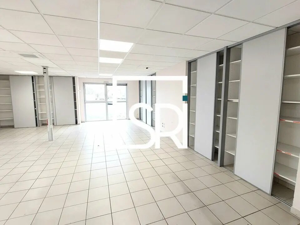 Bureau dans Clermont-Ferrand à louer Photo de l’immeuble– Image 1 sur 12