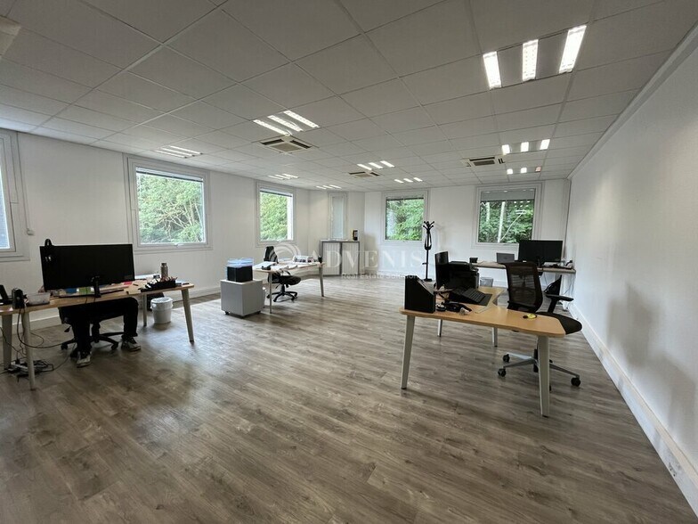 Bureau dans Tremblay-en-France à louer - Photo intérieure – Image 1 sur 8