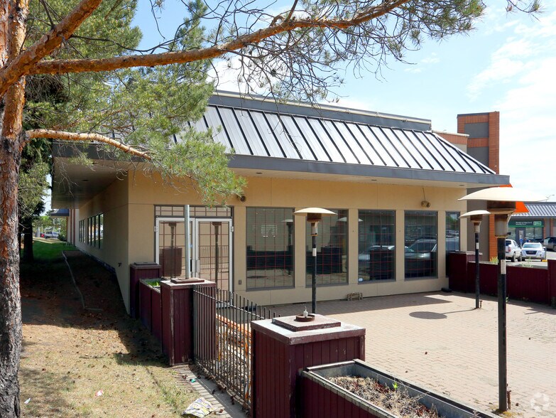 14921 Stony Plain Rd NW, Edmonton, AB à louer - Photo de l’immeuble – Image 3 sur 4