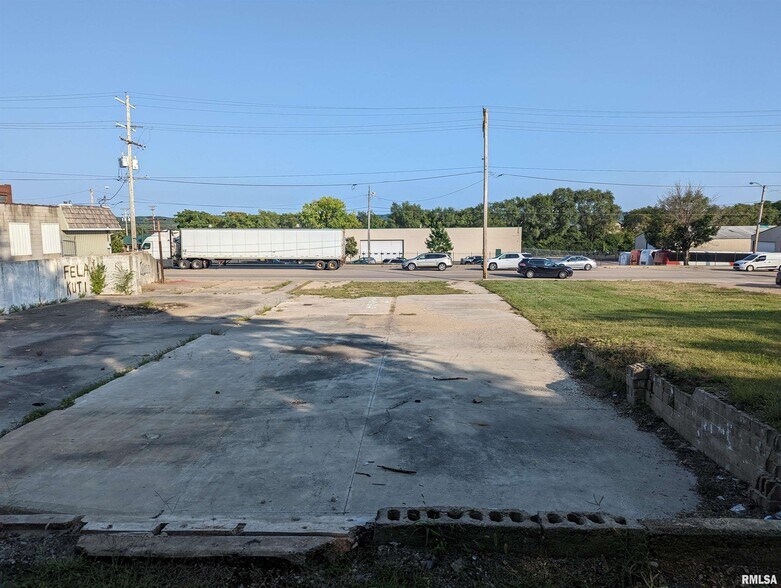 2705-2707 NE Adams St, Peoria, IL à vendre - Photo de l’immeuble – Image 1 sur 4