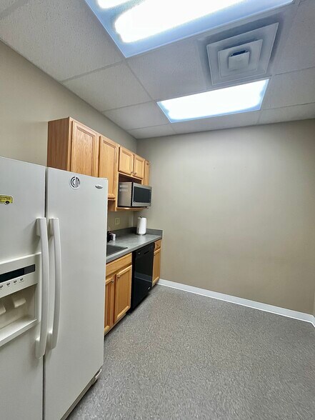 11501 Cumberland Rd, Fishers, IN à louer - Photo de l’immeuble – Image 2 sur 10