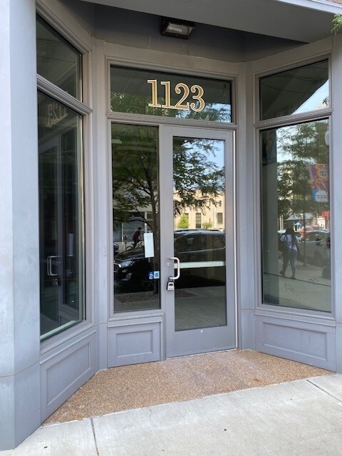 1123 E Main St, Bridgeport, CT à louer Photo de l’immeuble– Image 1 sur 6