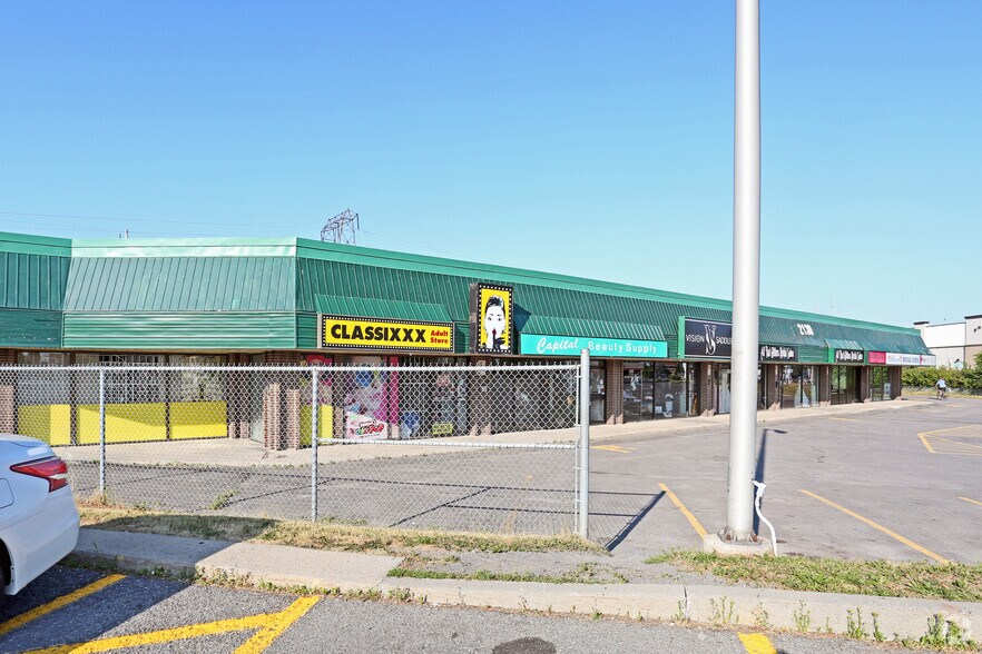 2130 Robertson Rd, Ottawa, ON à louer - Photo de l’immeuble – Image 3 sur 4
