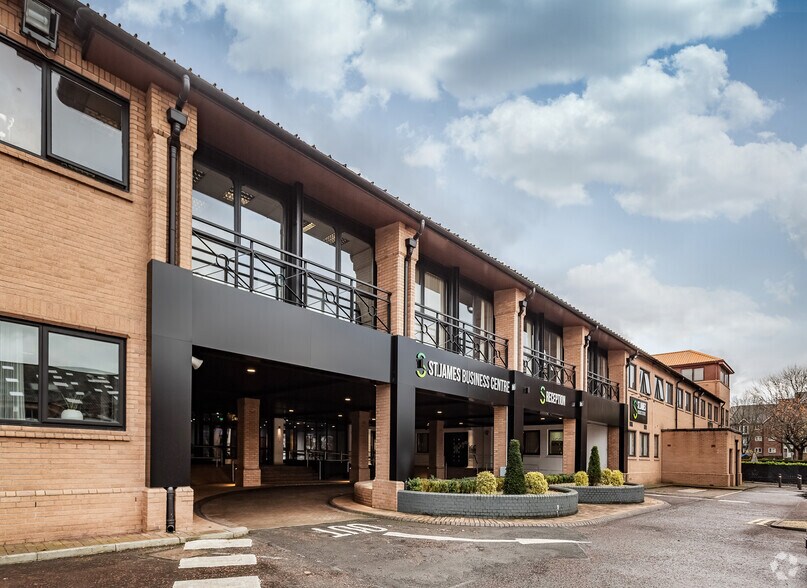 Wilderspool Causeway, Warrington à louer - Photo de l’immeuble – Image 1 sur 4