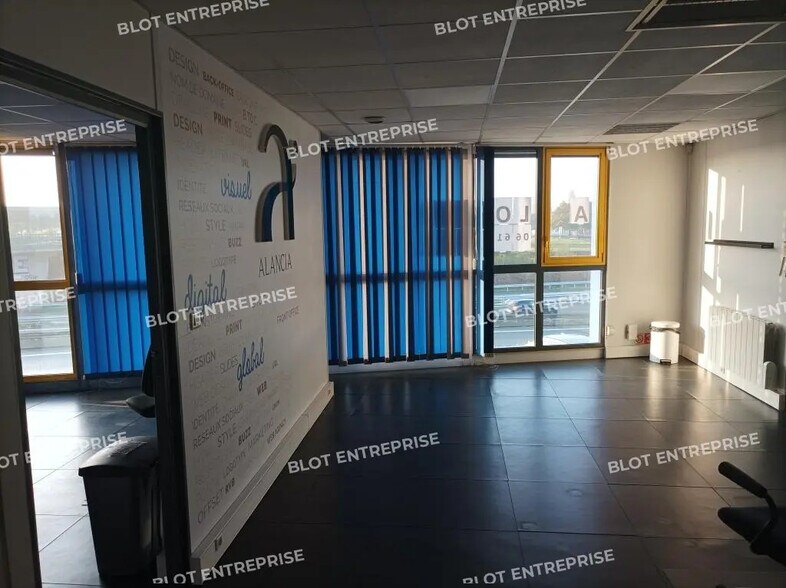 Bureau dans Yffiniac à louer - Photo intérieure – Image 3 sur 4