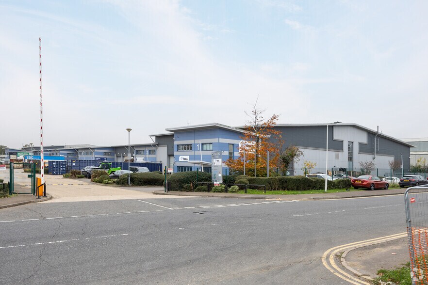Paycocke Rd, Basildon à louer - Photo principale – Image 1 sur 3