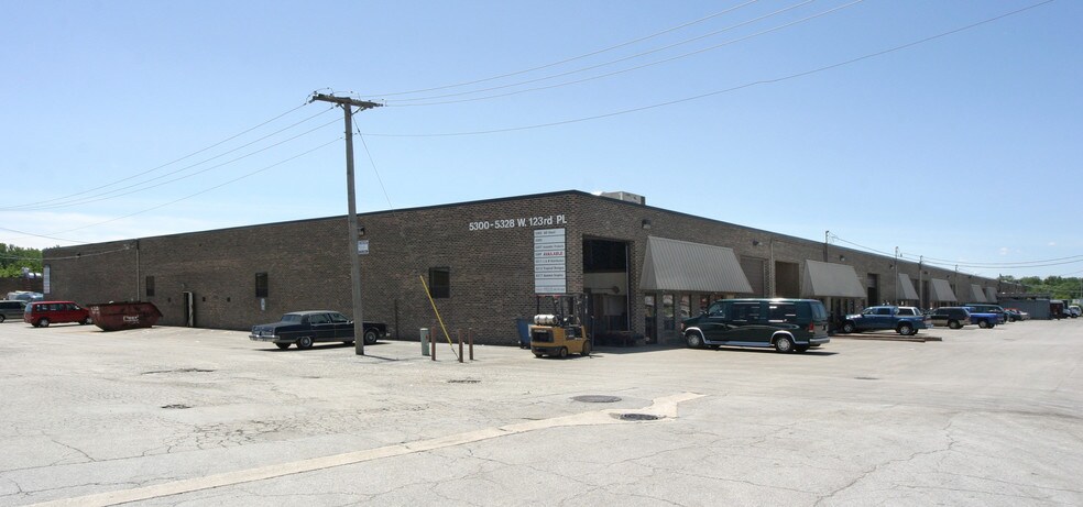 5300-5328 W 123rd Pl, Alsip, IL à louer - Photo de l’immeuble – Image 1 sur 3