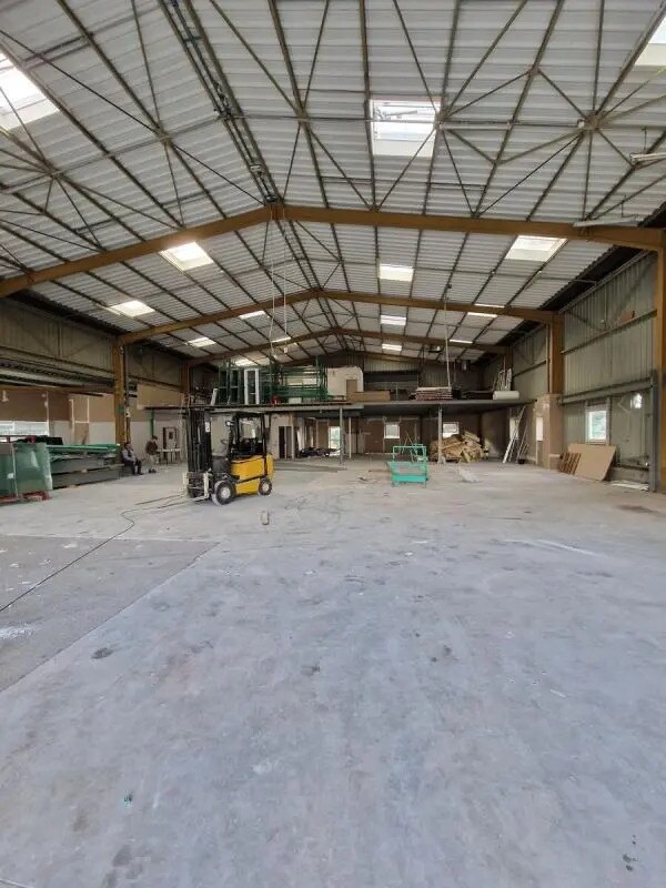 Plus de détails pour 11 Rue De L'Equerre, SAINT-OUEN-L'AUMONE - Bureau, Local d'activités à louer