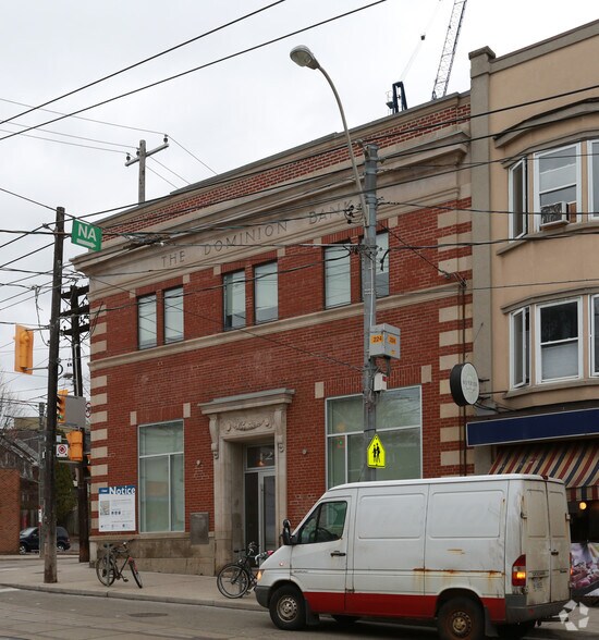 421 Roncesvalles Av, Toronto, ON à louer - Photo de l’immeuble – Image 2 sur 4
