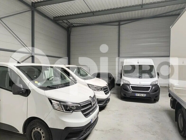 Local d’activités dans Cernay-lès-Reims à louer - Photo de l’immeuble – Image 2 sur 5