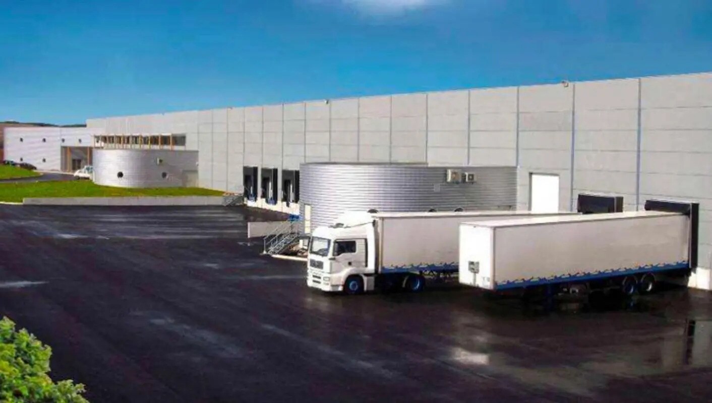 Industriel/Logistique dans LA CAVALERIE à louer Photo de l’immeuble– Image 1 sur 2