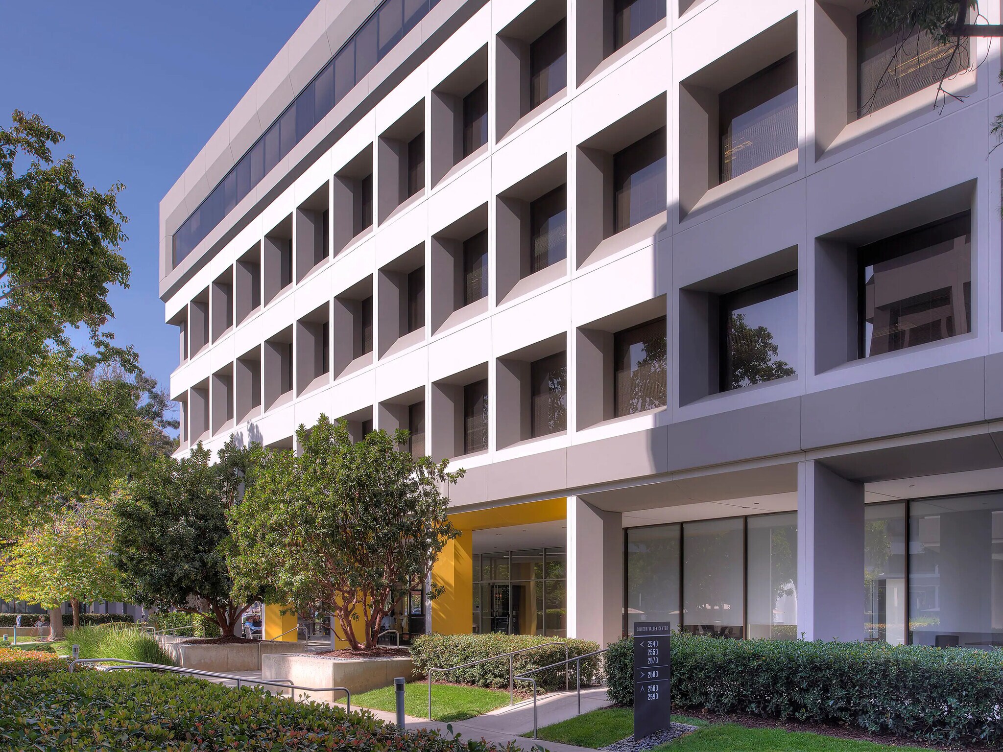 2590 N 1st St, San Jose, CA à louer Photo principale– Image 1 sur 7