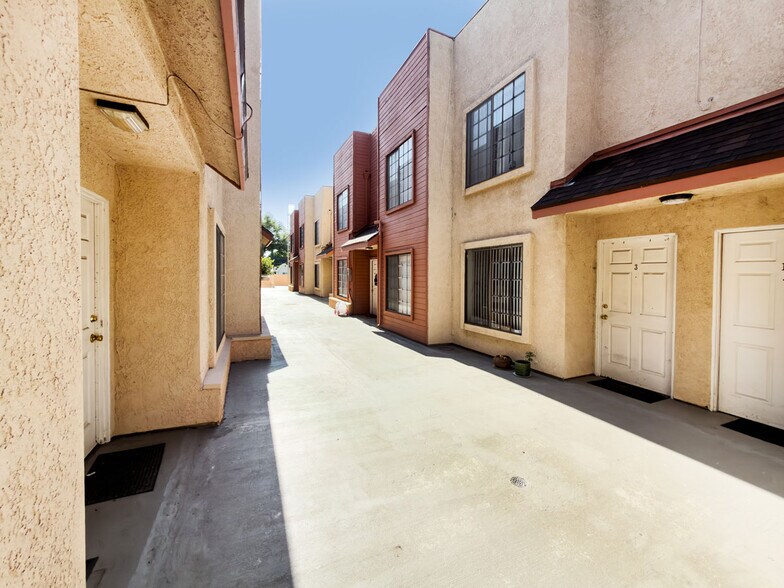 403 Porter St, Glendale, CA à vendre - Photo de l’immeuble – Image 3 sur 12