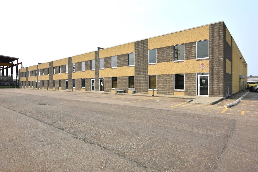 7304-7426 52 St NW, Edmonton, AB à vendre - Photo de l’immeuble – Image 2 sur 8