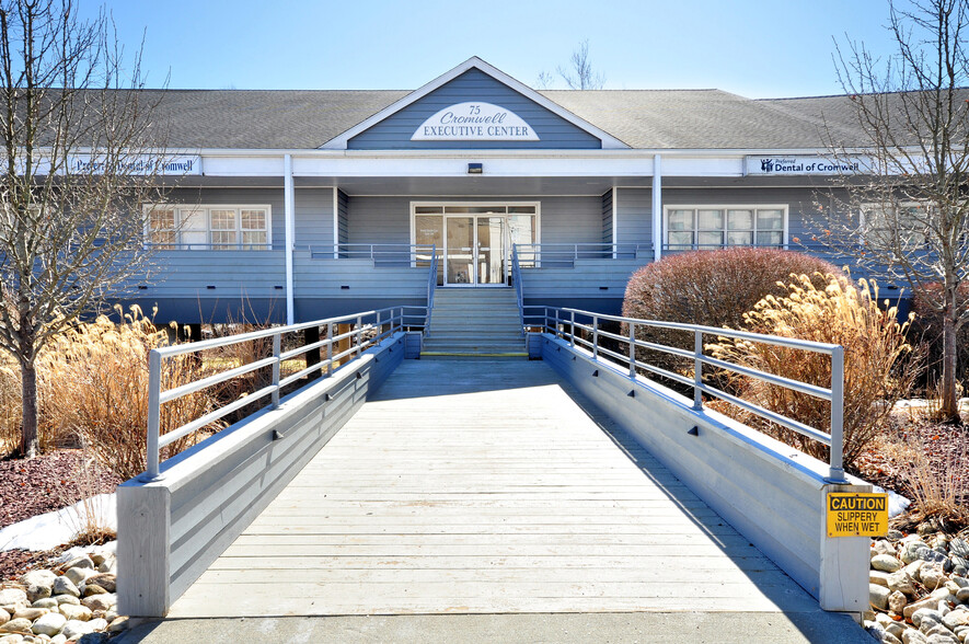 75 Berlin Rd, Cromwell, CT à louer - Photo de l’immeuble – Image 2 sur 45