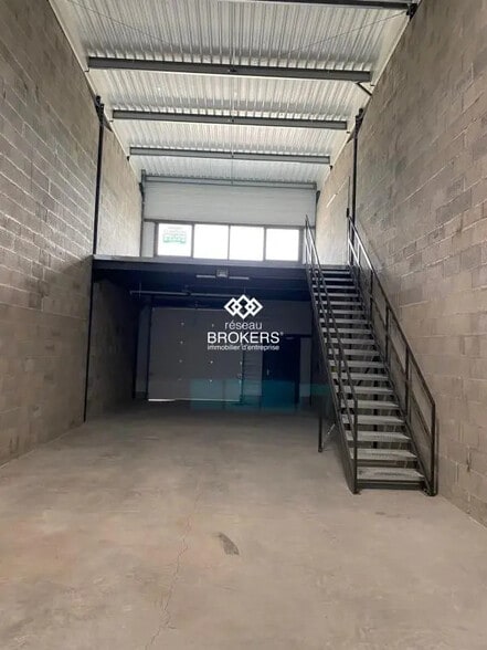 Local d’activités dans Voiron à louer - Photo intérieure – Image 1 sur 4