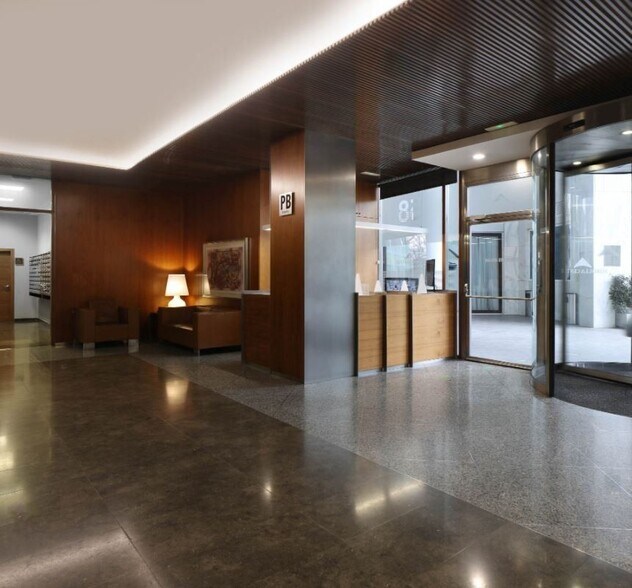 Bureau dans València, Valencia à louer - Photo de l’immeuble – Image 1 sur 7