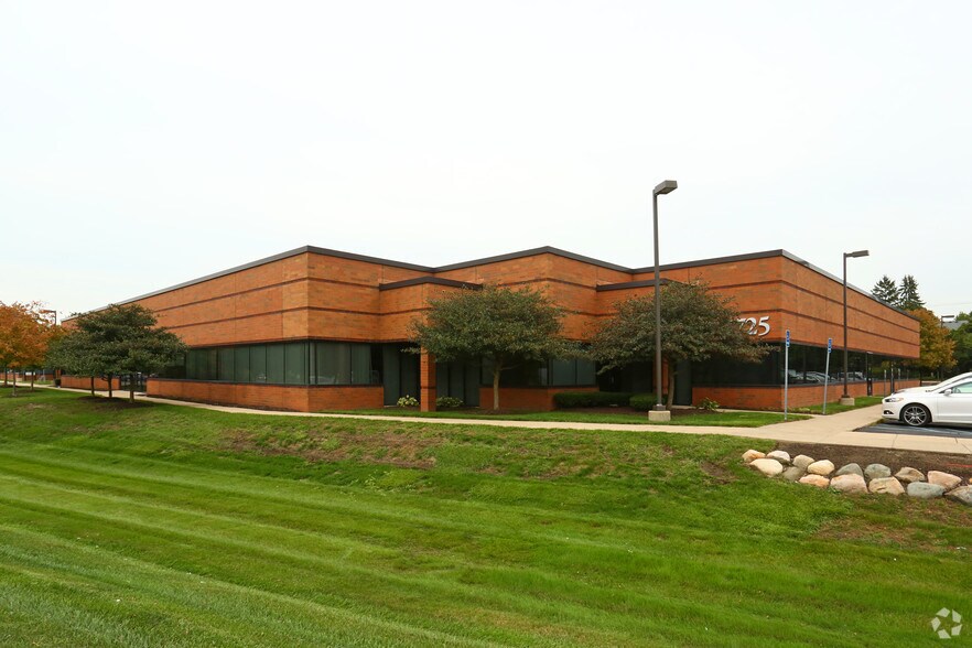 2725 S Industrial Hwy, Ann Arbor, MI à louer - Photo de l’immeuble – Image 3 sur 12