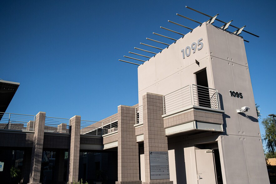 1095 W Rio Salado Pky, Tempe, AZ à louer - Photo de l’immeuble – Image 2 sur 8