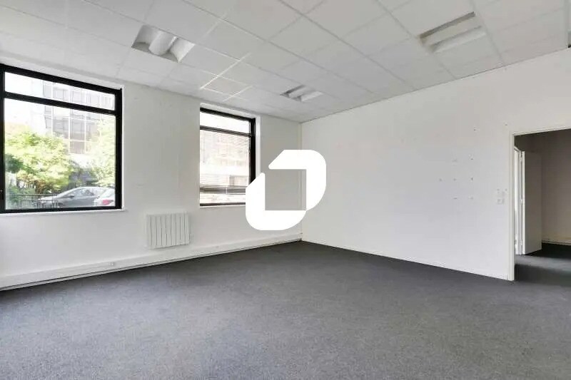 Bureau dans Ivry-sur-Seine à louer - Photo de l’immeuble – Image 3 sur 13