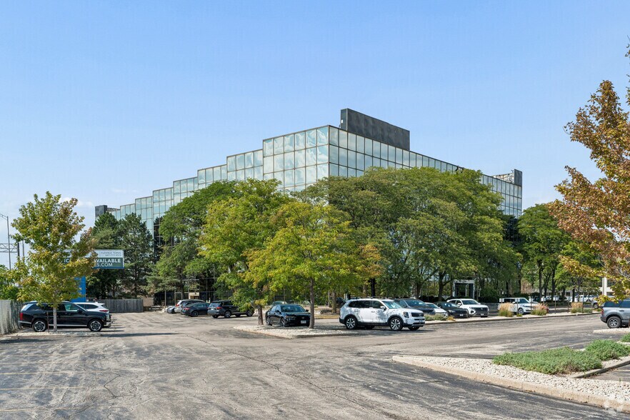 1011 E Touhy Ave, Des Plaines, IL à louer - Photo de l’immeuble – Image 1 sur 54