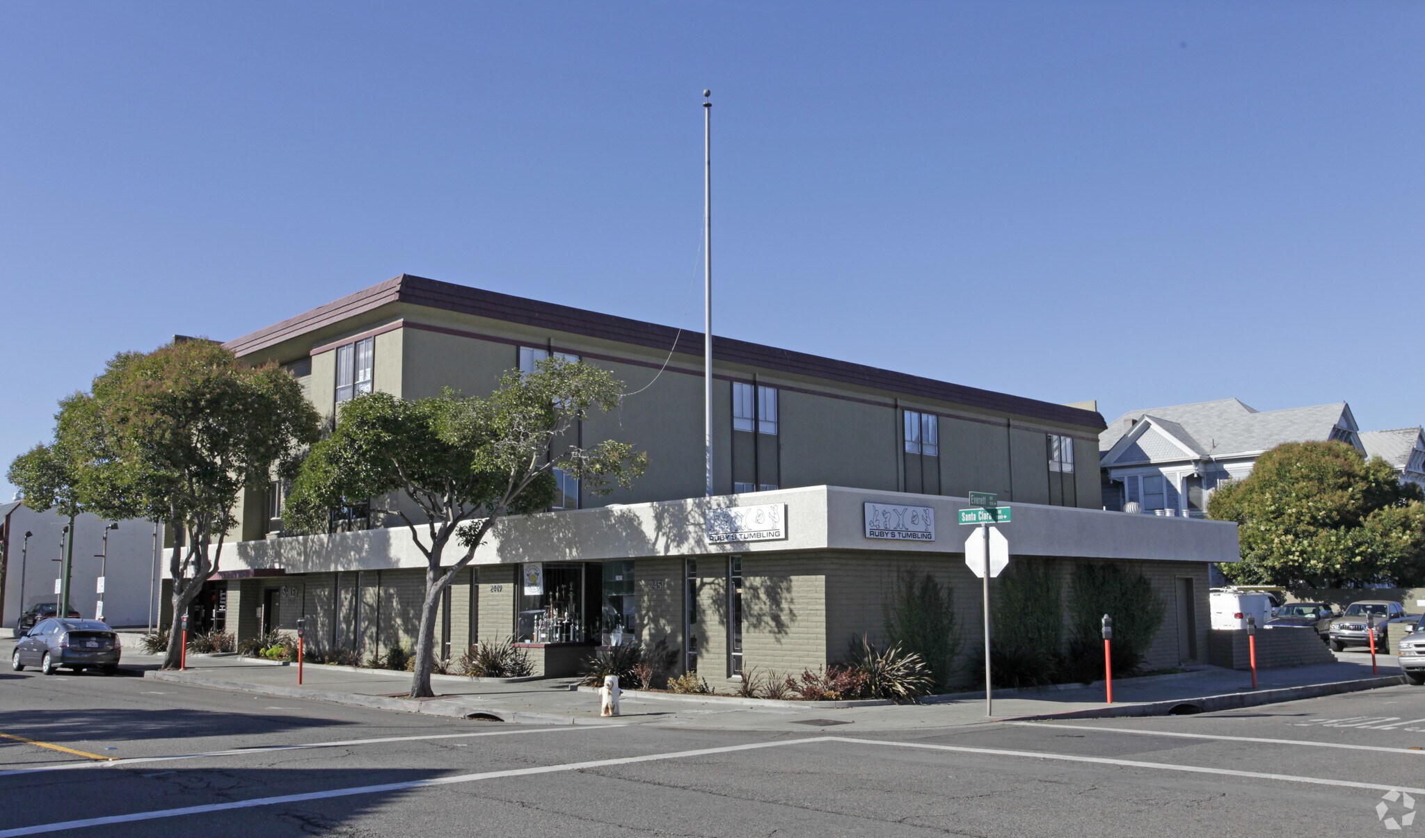 2445-2447 Santa Clara Ave, Alameda, CA à louer Photo principale– Image 1 sur 15