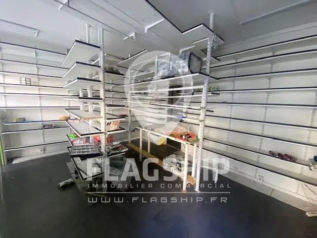 Local commercial dans Paris à louer - Photo de l’immeuble – Image 3 sur 8