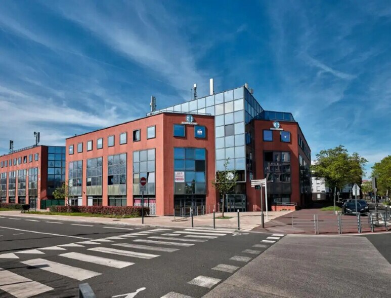 Bureau dans Cergy à louer - Photo de l’immeuble – Image 1 sur 9