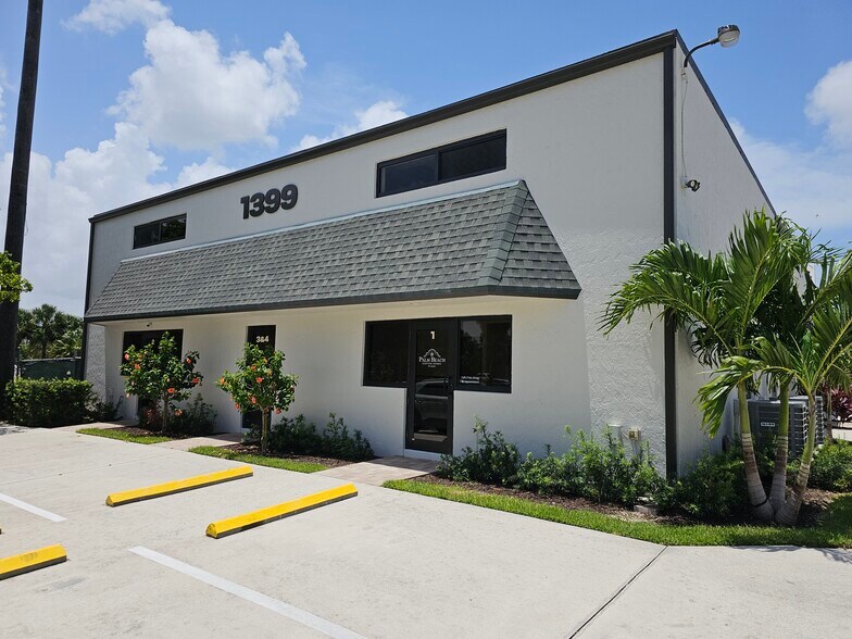 1399 N Killian Dr, Lake Park, FL à louer - Photo de l’immeuble – Image 2 sur 5