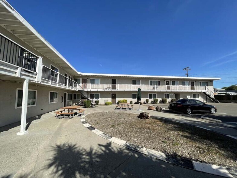 4460 Cotton Ct, Stockton, CA à vendre - Photo de l’immeuble – Image 3 sur 13