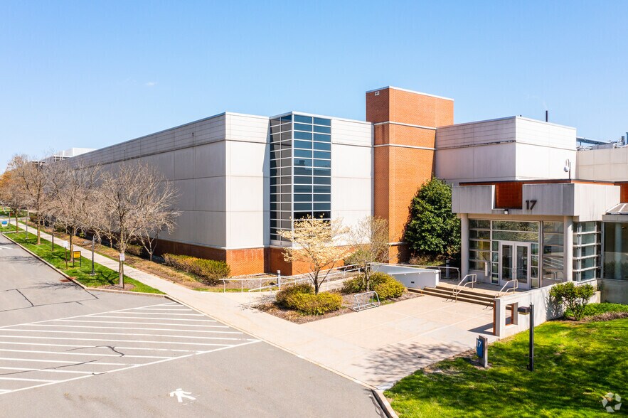 311 Pennington Rocky Hill Rd, Pennington, NJ à louer - Photo principale – Image 1 sur 32
