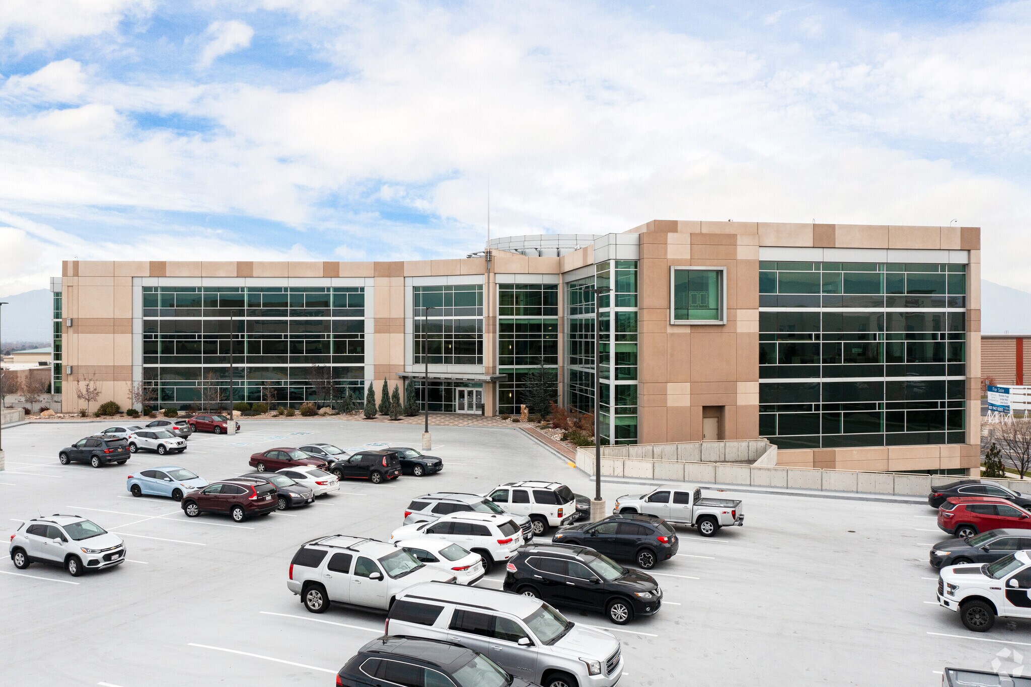 7181 S Campus View Dr, West Jordan, UT à louer Photo principale– Image 1 sur 7